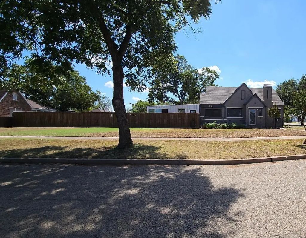 1741 University Boulevard, Abilene