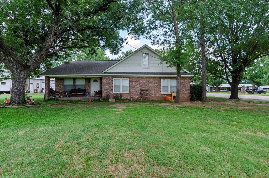 102 N Mesquite Street, Paradise
