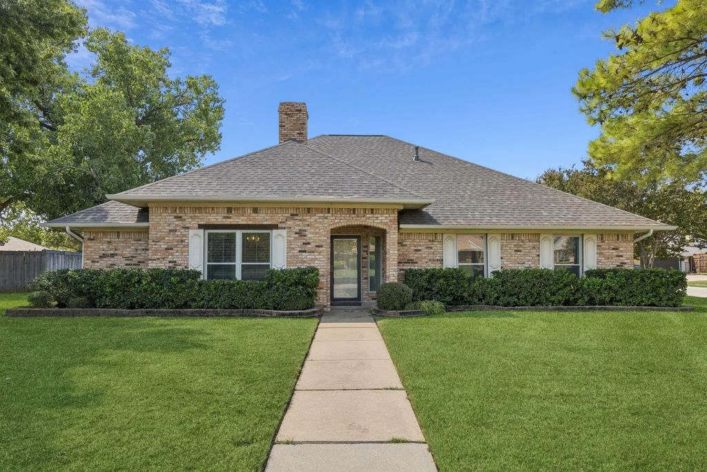 1554 N Valley Parkway, Lewisville