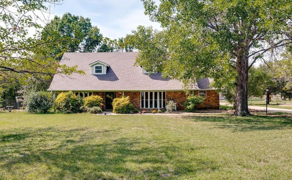 2001 N Lariat Road, Denton