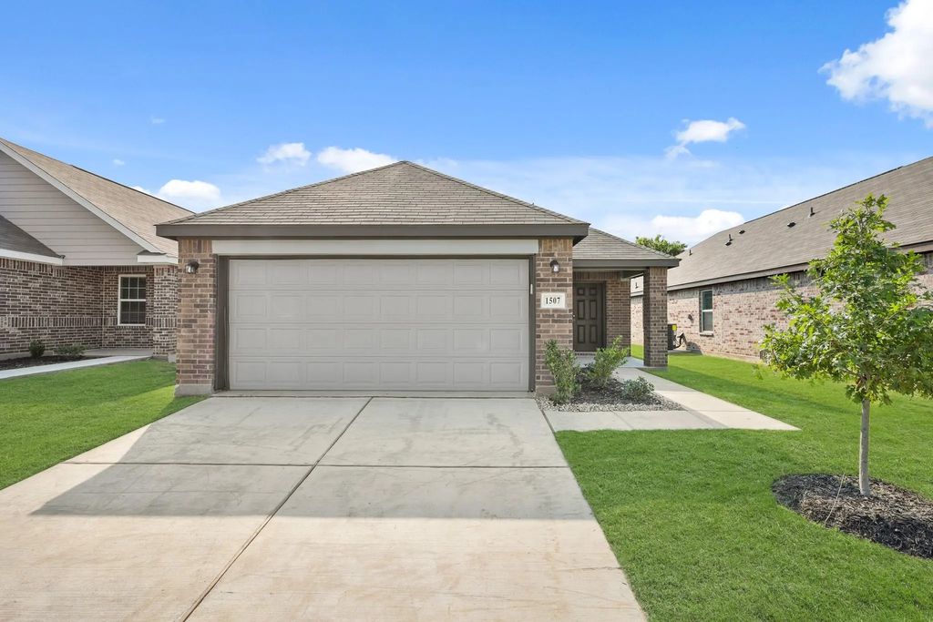1507 Romans Road, Ennis