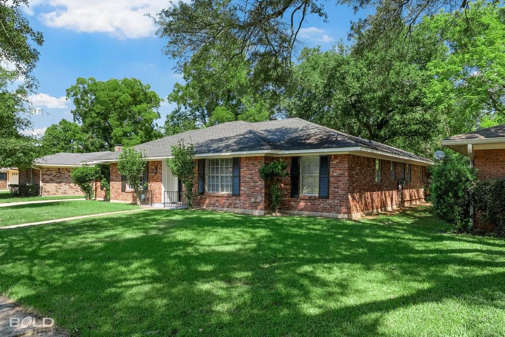 7517 University Drive, Shreveport