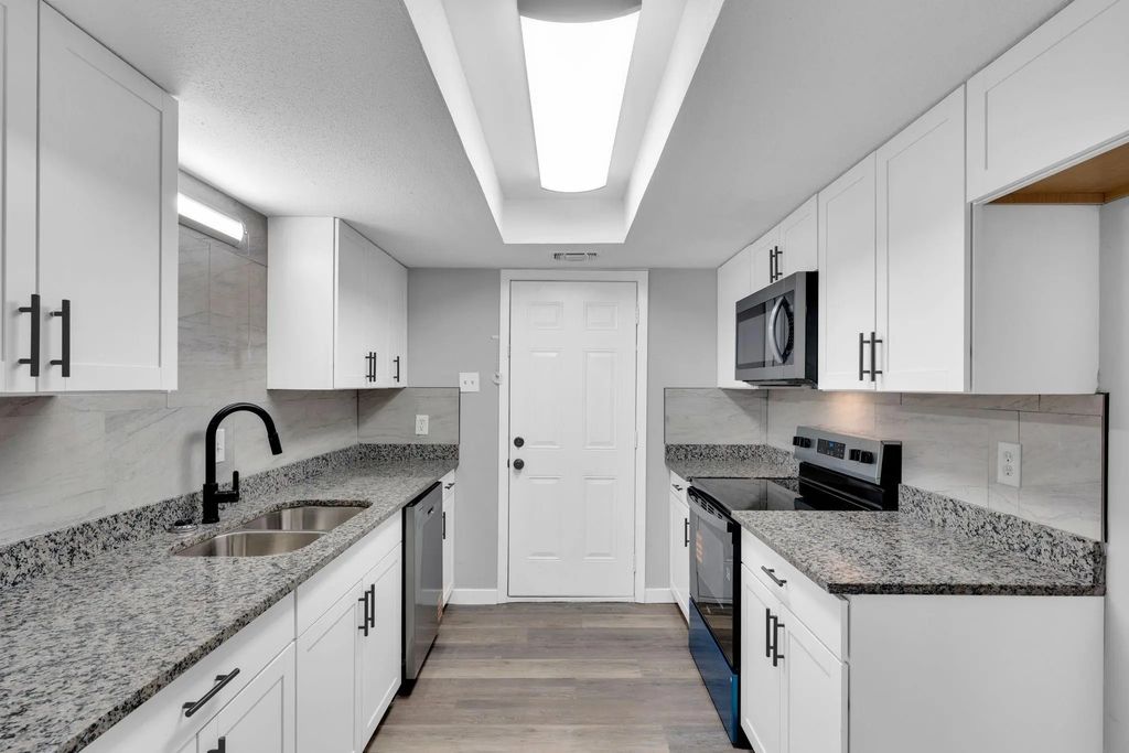 125 W Mountain Creek Drive 16, Grand Prairie