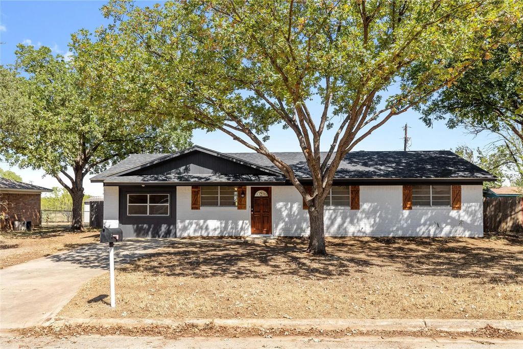 3818 Crestridge Drive, Brownwood