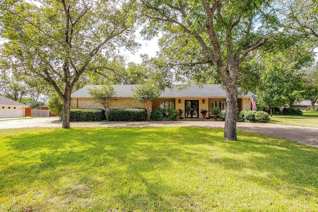 8918 Bellechase Road, Granbury