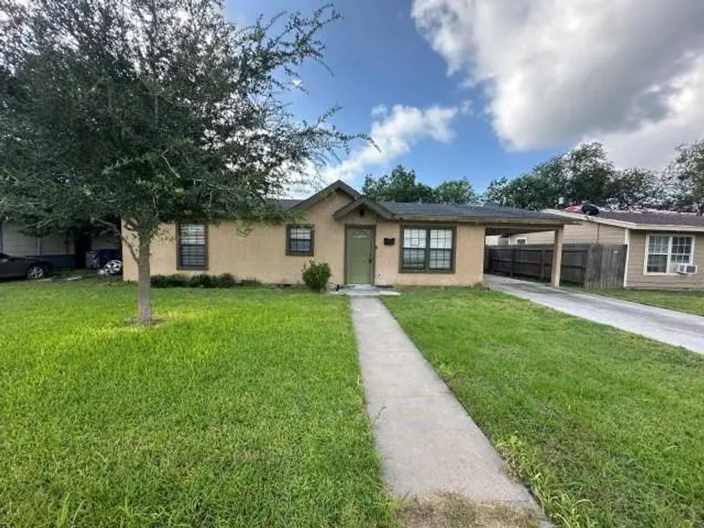 1014 E Huntington Street, Beeville