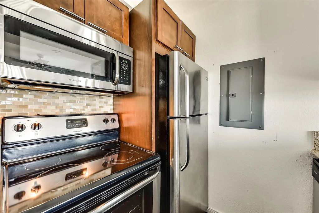 8180 Lemmon Avenue 201, Dallas
