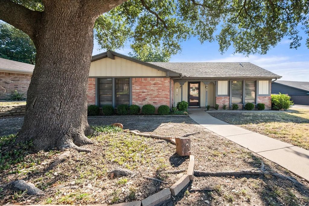 308 Rhineland Road, Benbrook