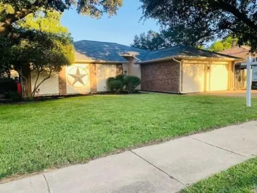 3828 Horizon Drive, Bedford
