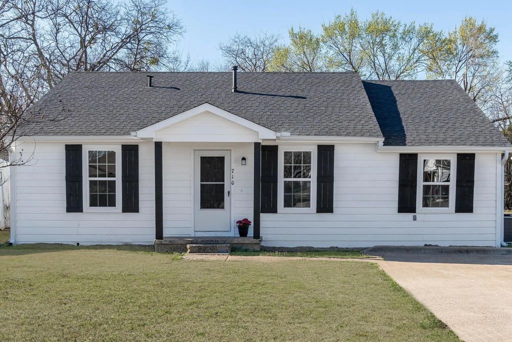 710 W Elm Street, Celina