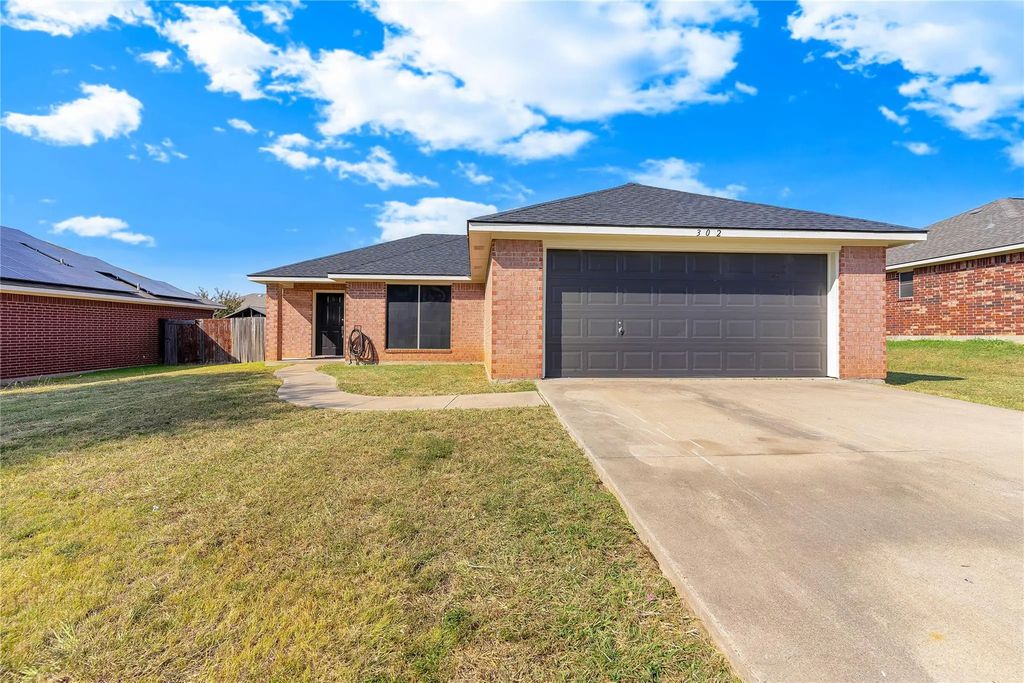302 Cherokee Trail, Alvarado