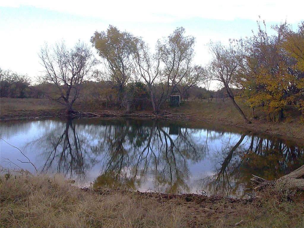 63 Ac. Fm 2210, Bridgeport