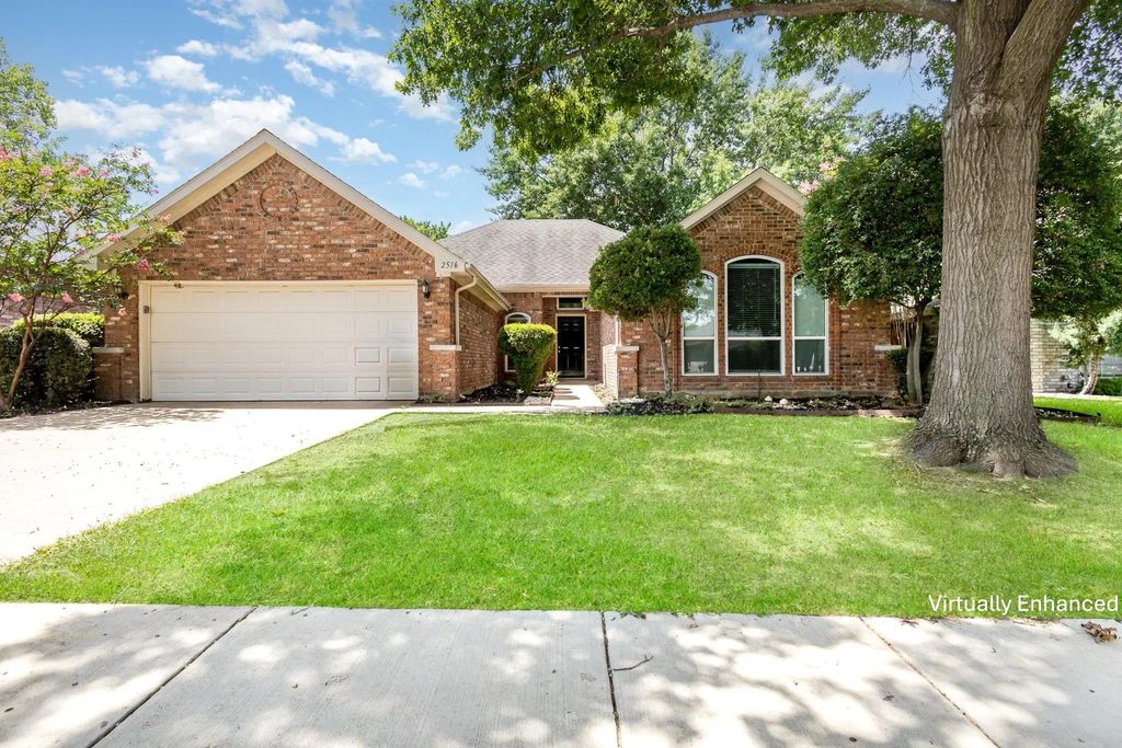 2516 Classic Court W, Bedford