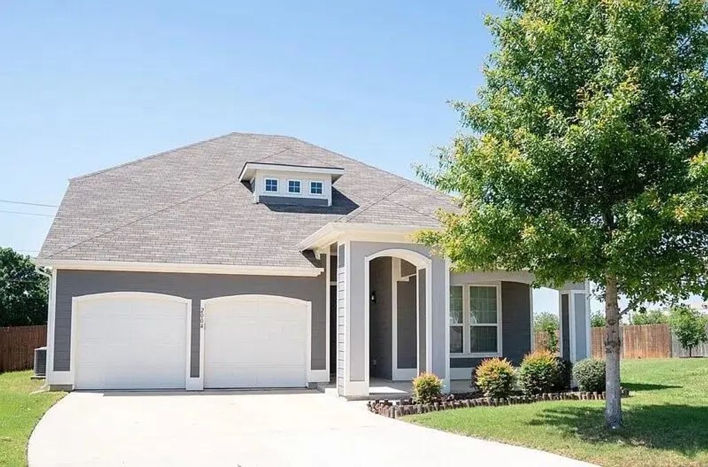 2004 Windsor Farms Drive, Denton