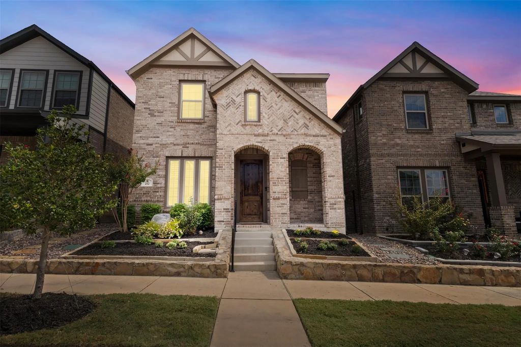 212 Harbor Hills Drive, Flower Mound
