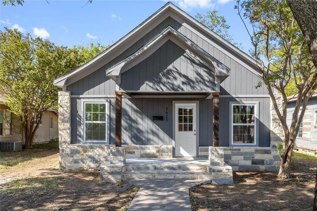1611 3rd Street, Brownwood