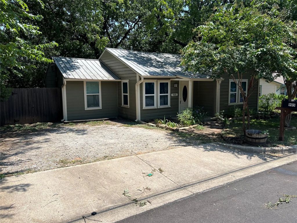 905 S Alamo Street, Weatherford