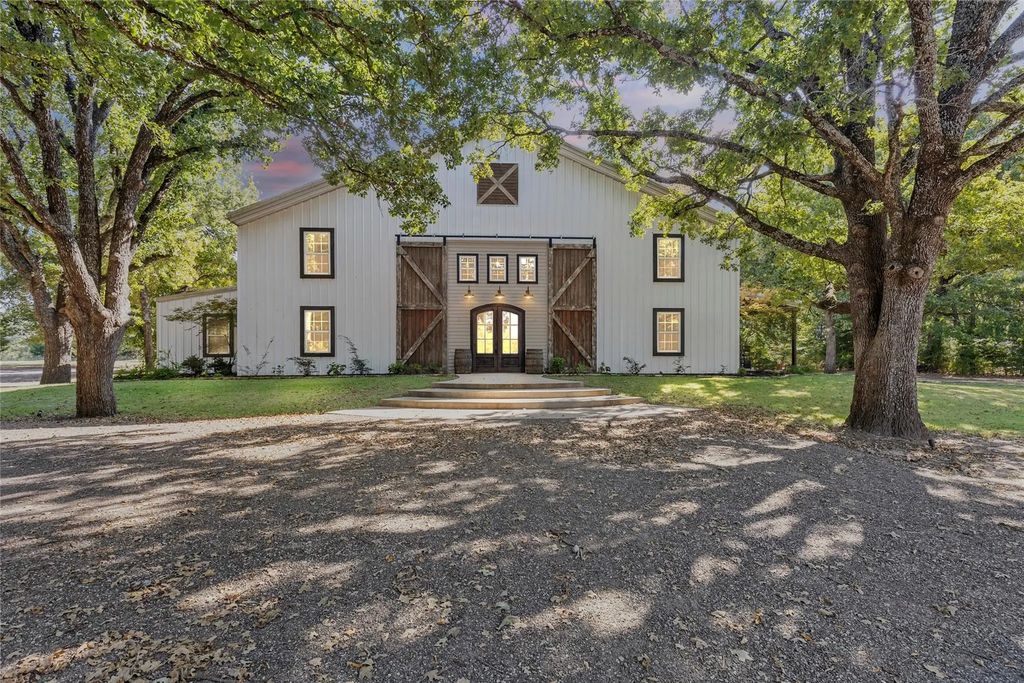 1297 County Road 3318, Greenville