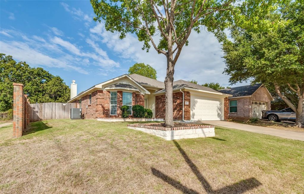 101 Flyaway Lane, Fort Worth