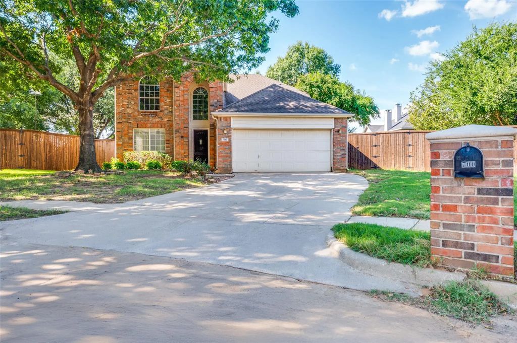 700 Oakridge Drive, Lake Dallas