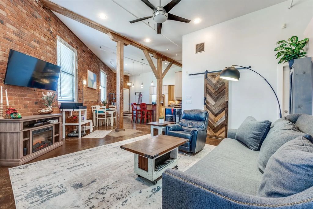 2220 S Harwood Street 106, Dallas