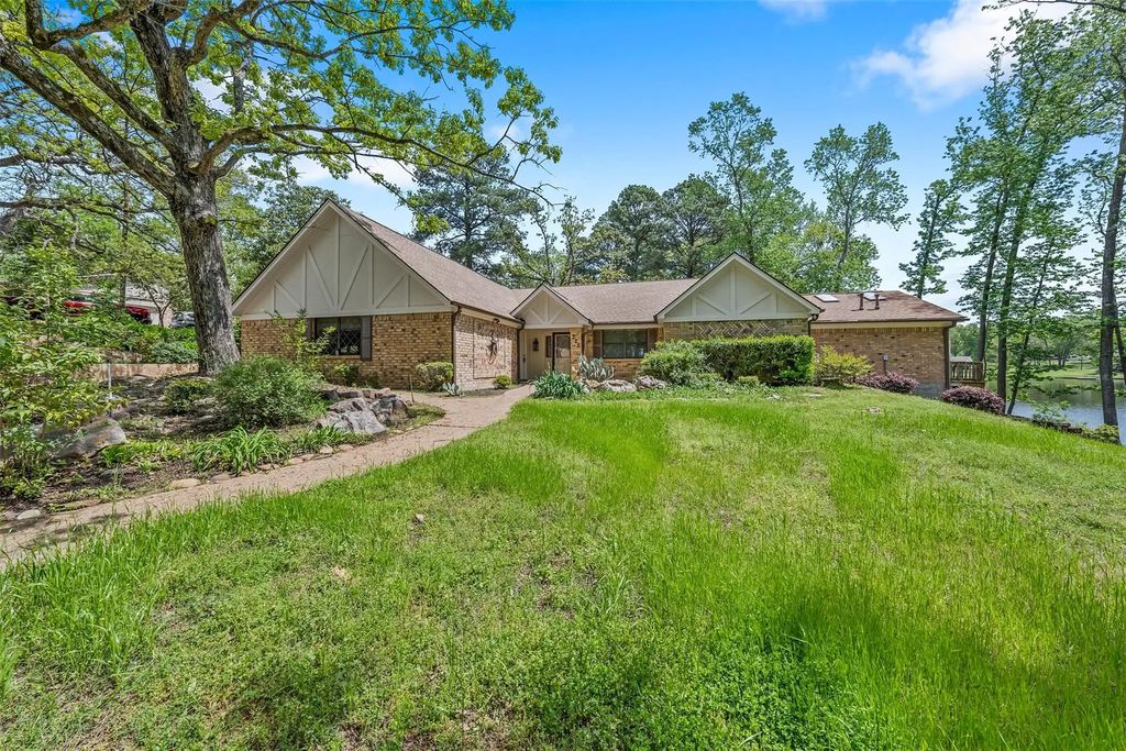 222 County Road 2430, Mineola