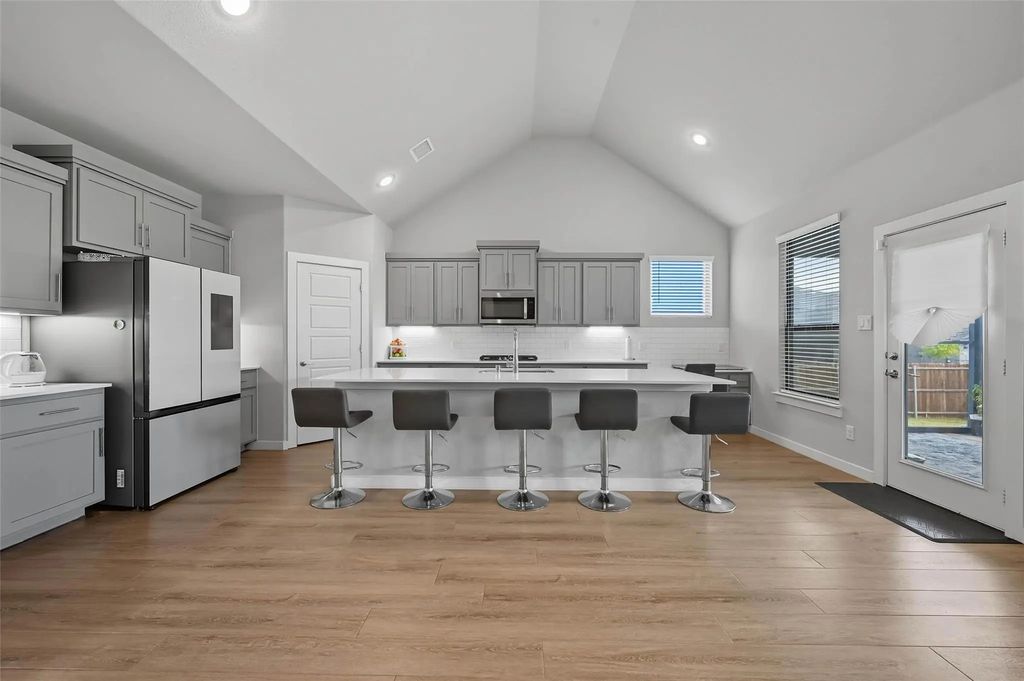 2401 Mankato Drive, Fort Worth