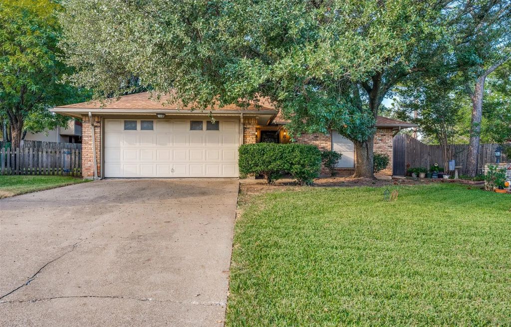 6 Longhurst Court, Pantego