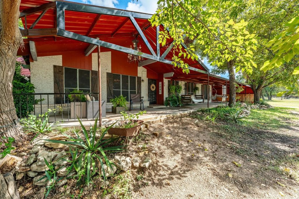 615 E County Road 3064, Lampasas