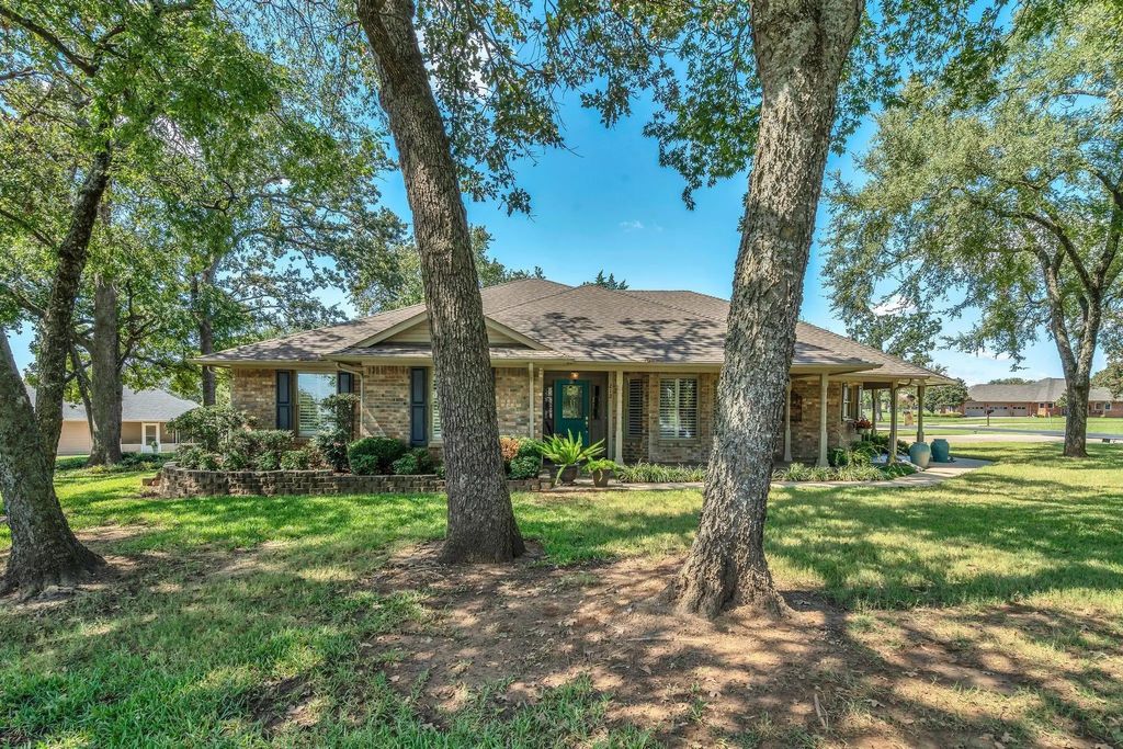 212 Kiowa Drive W, Gainesville