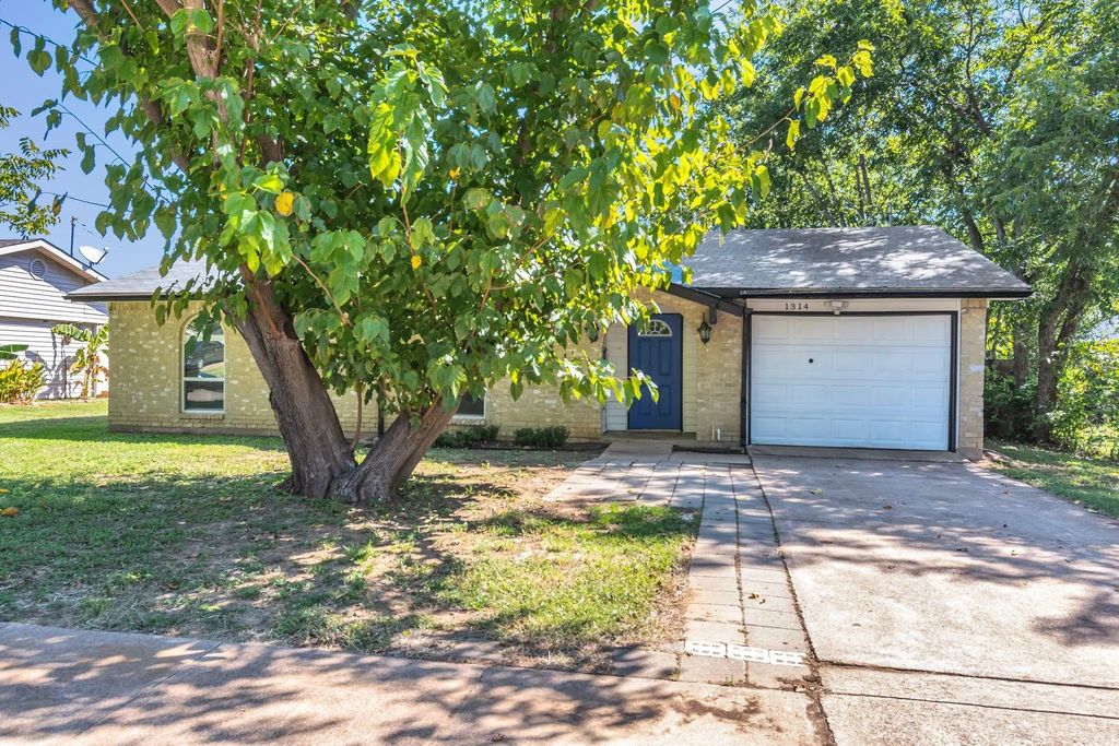 1314 La Fiesta Drive, Grand Prairie