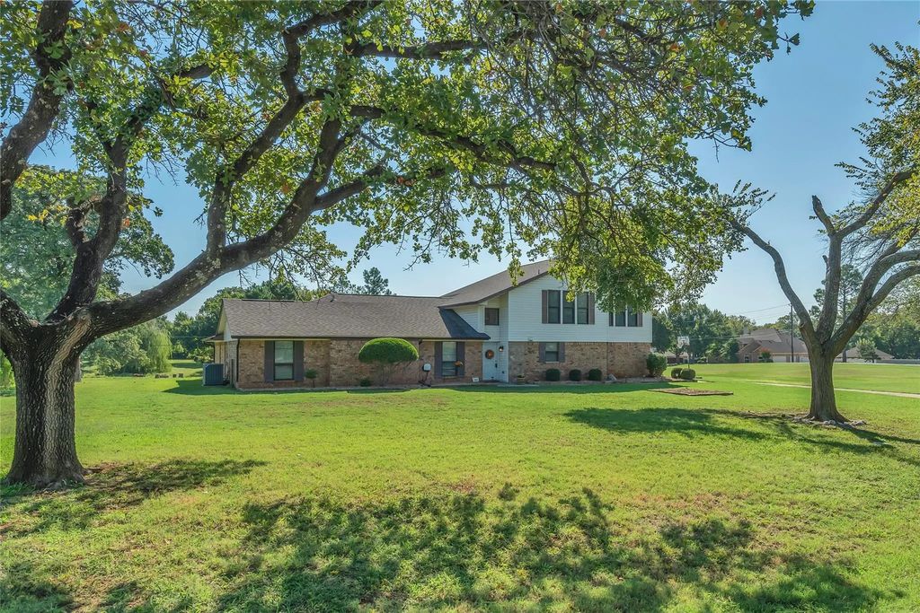 115 N Woodland Trail, Double Oak