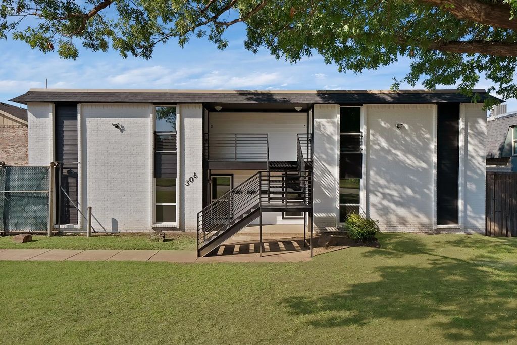 306 Renfro Street, Grand Prairie