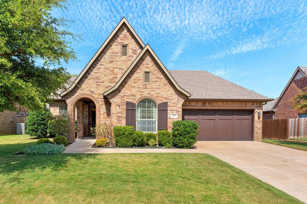 2707 Stonebriar Court, Arlington