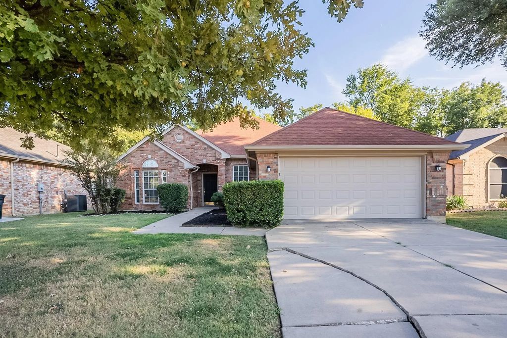 1712 Farmington Drive, Mansfield