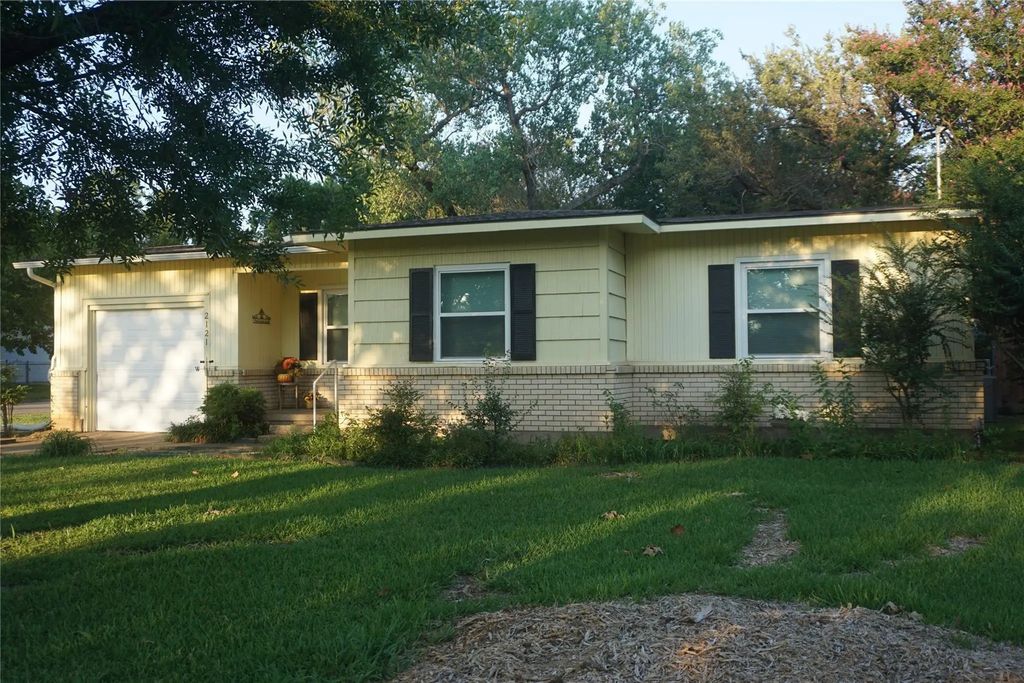 2121 N Alexander Street, Sherman