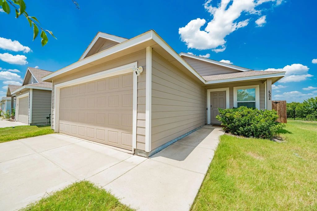 6204 Unbridled Drive, Forney