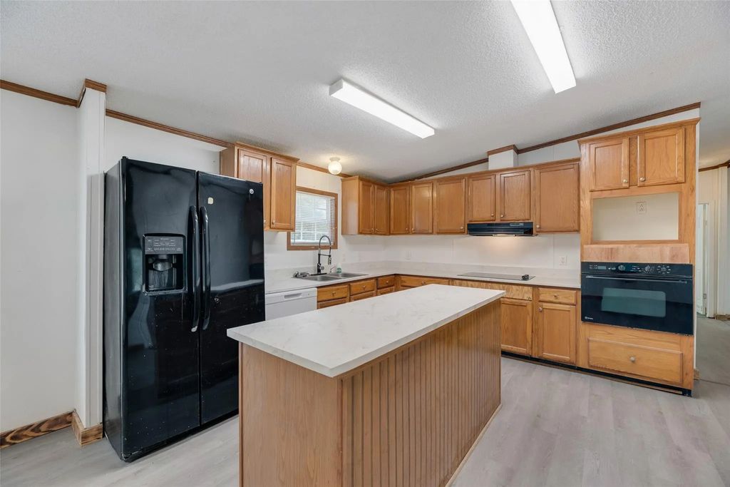7125 County Road 4837, Larue