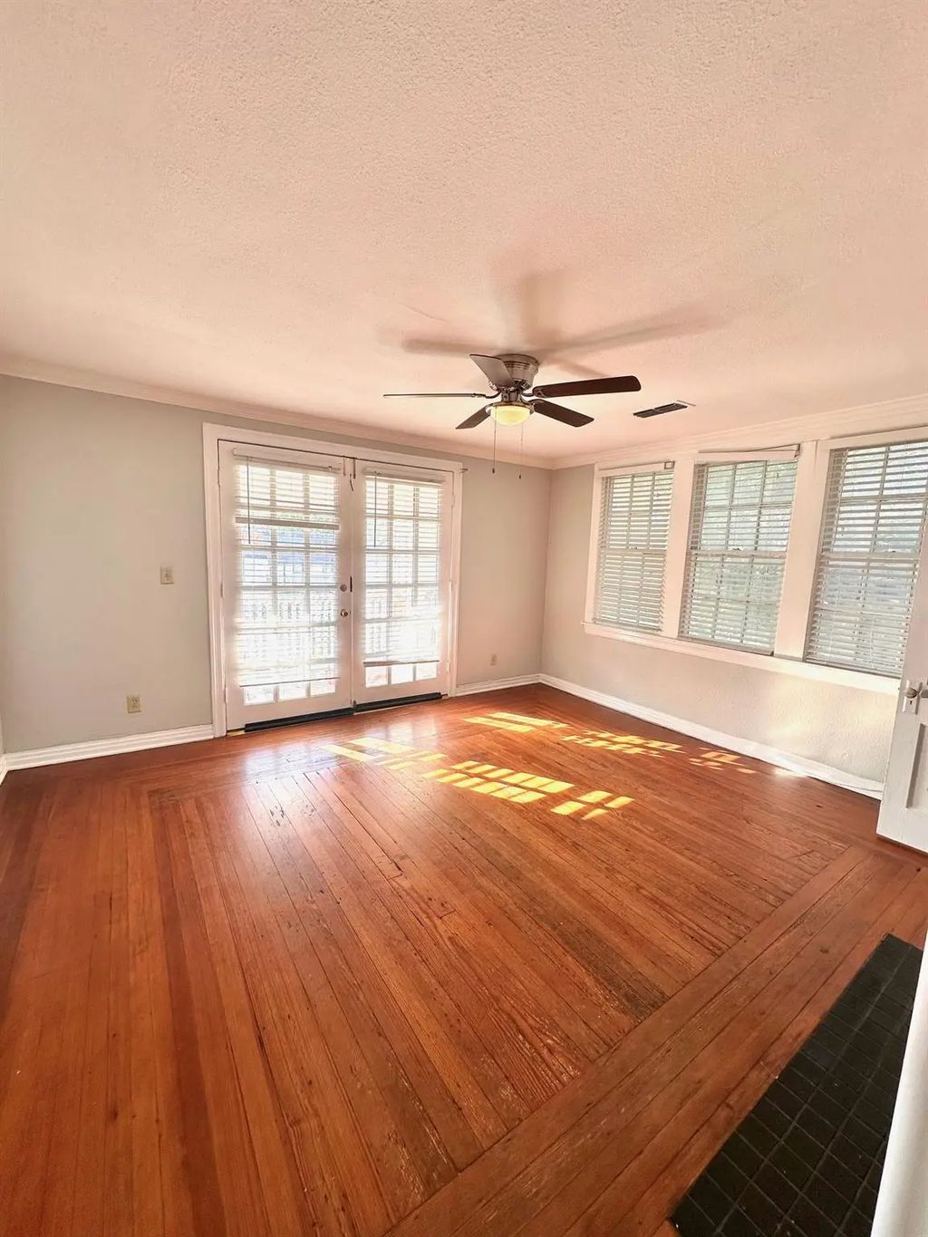 4701 Worth Street, Dallas