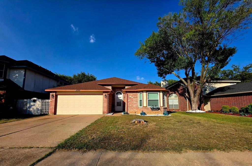 2305 Bennington Drive, Arlington