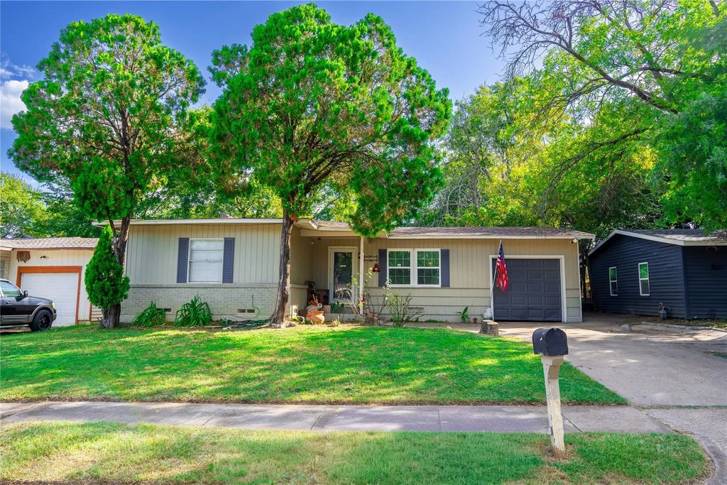 2016 Huntington Drive, Arlington