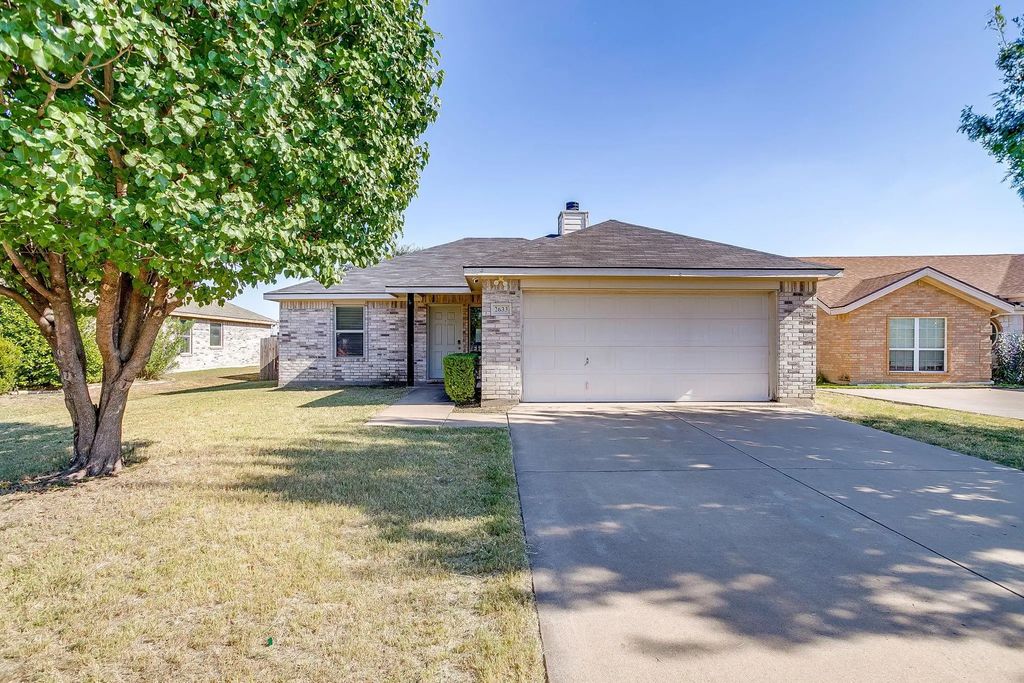 2633 Cherry Hills Lane, Burleson