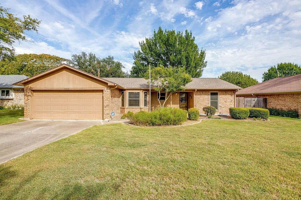 1329 Lampasas Drive, Benbrook