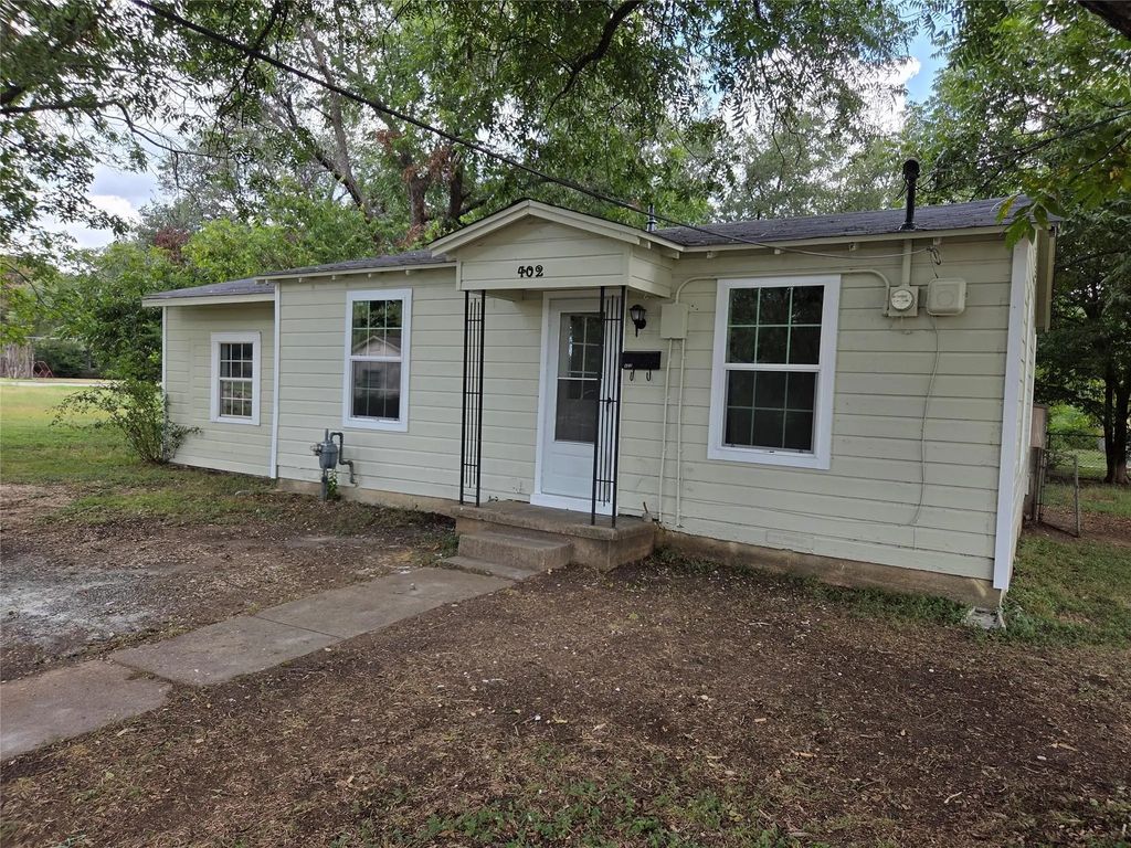 402 W Lackey Street, West
