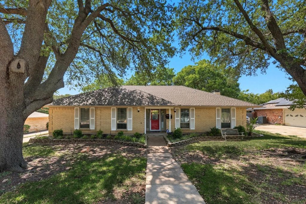 1109 Capetown Drive, Grand Prairie