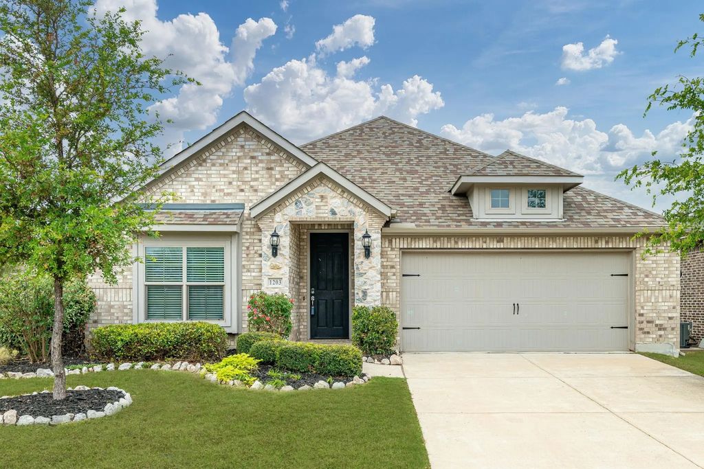 1203 Rendyn Street, Anna