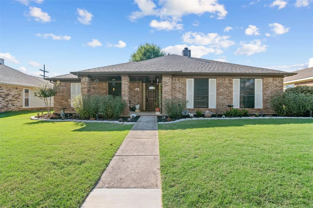1693 Autumn Breeze Lane, Lewisville