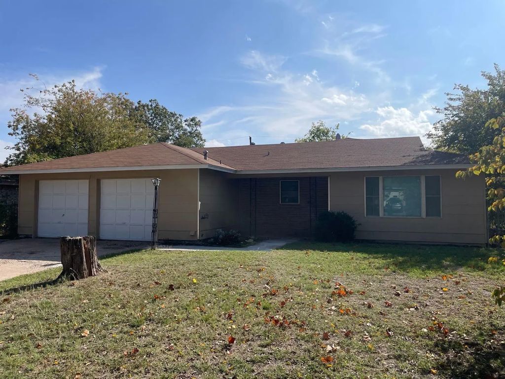 401 Bryant Road, Clyde