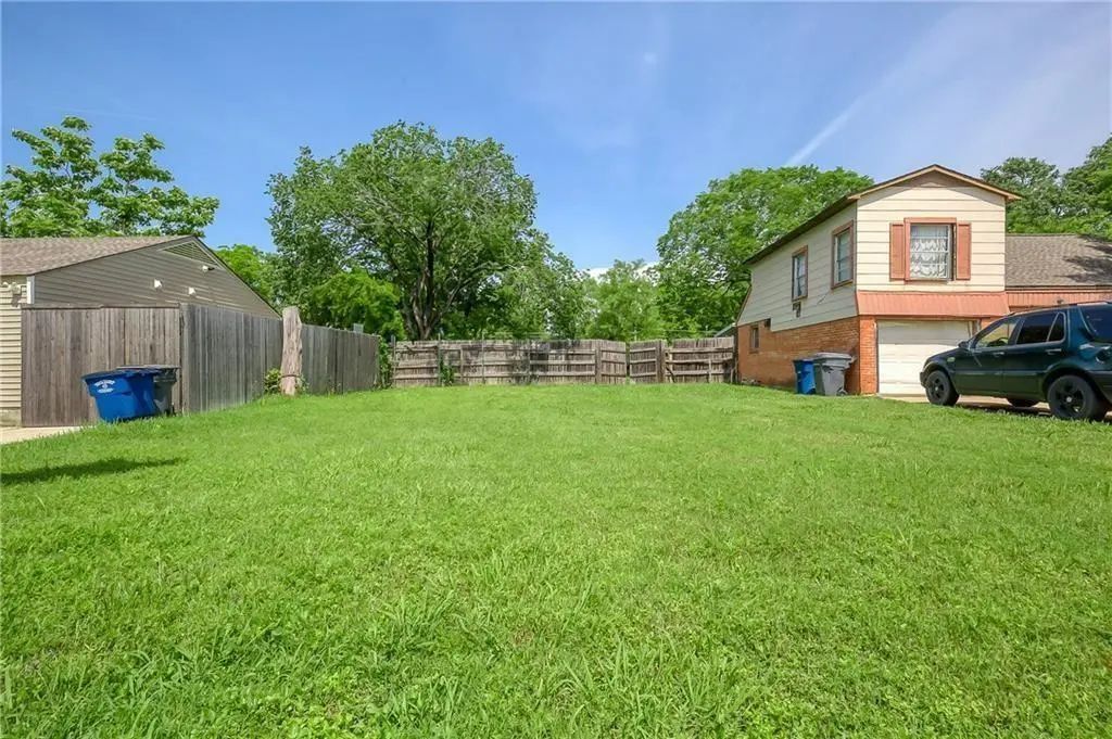 2131 W Lovers Lane, Dallas