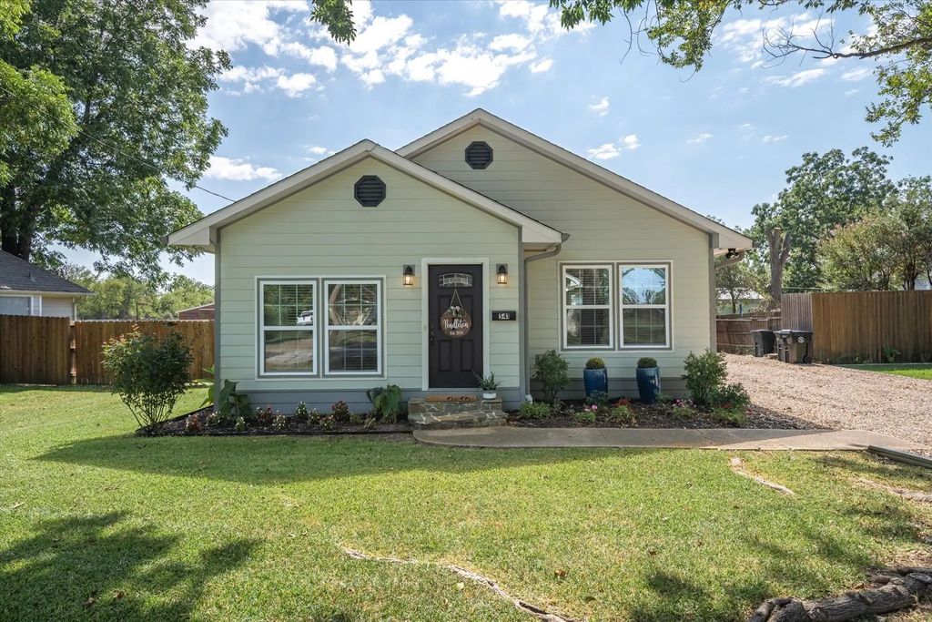 541 Pecan Avenue, Wills Point